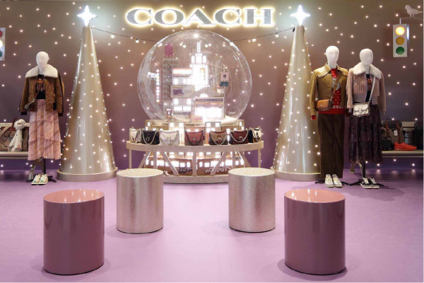 Christmas window display props